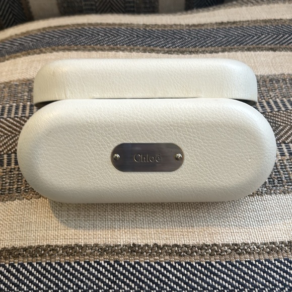 Chloe Accessories - ✨CHLOE White Pebble Hard Clam Shell
Sunglasses Case